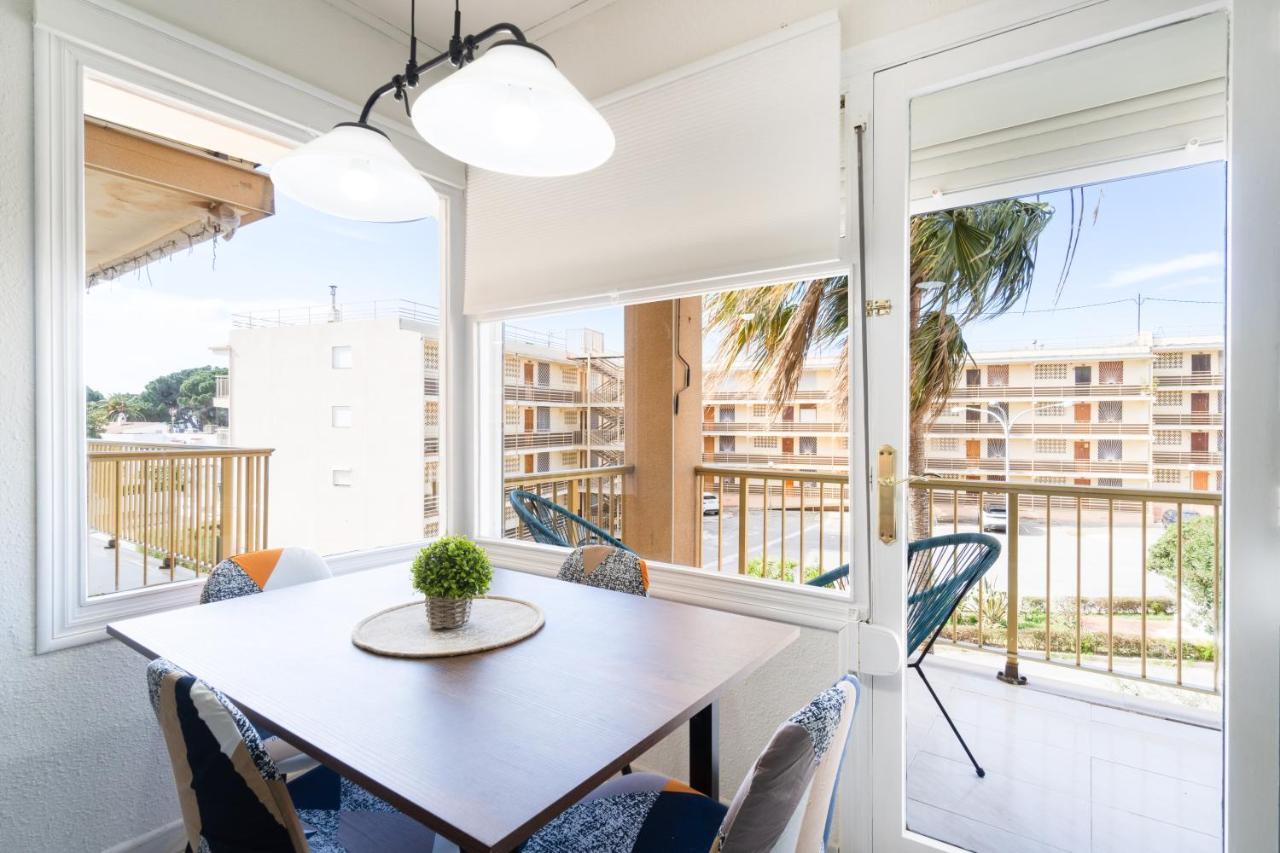 Coastal Paradise & Cozy Home With A 100M From The Beach! กัมบริลส์ ภายนอก รูปภาพ
