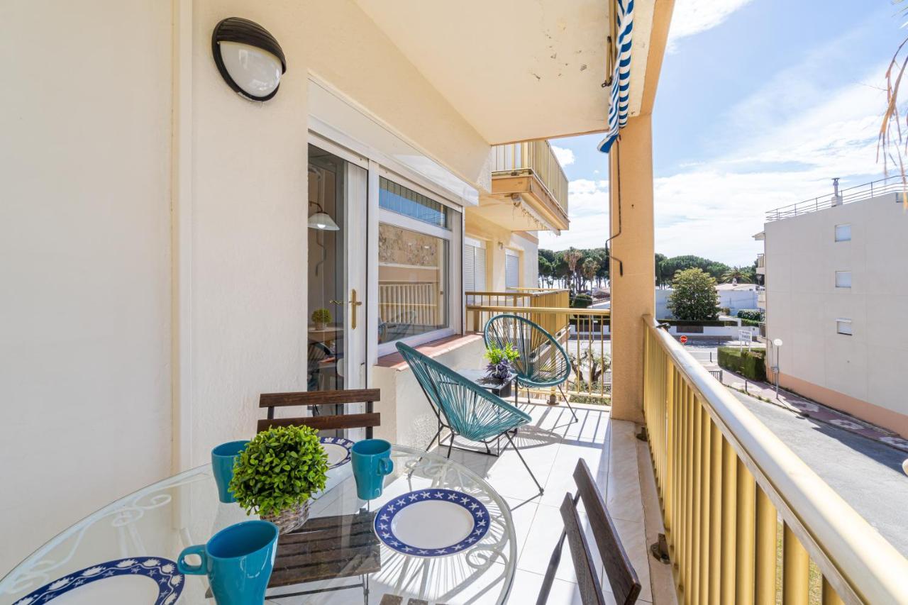 Coastal Paradise & Cozy Home With A 100M From The Beach! กัมบริลส์ ภายนอก รูปภาพ