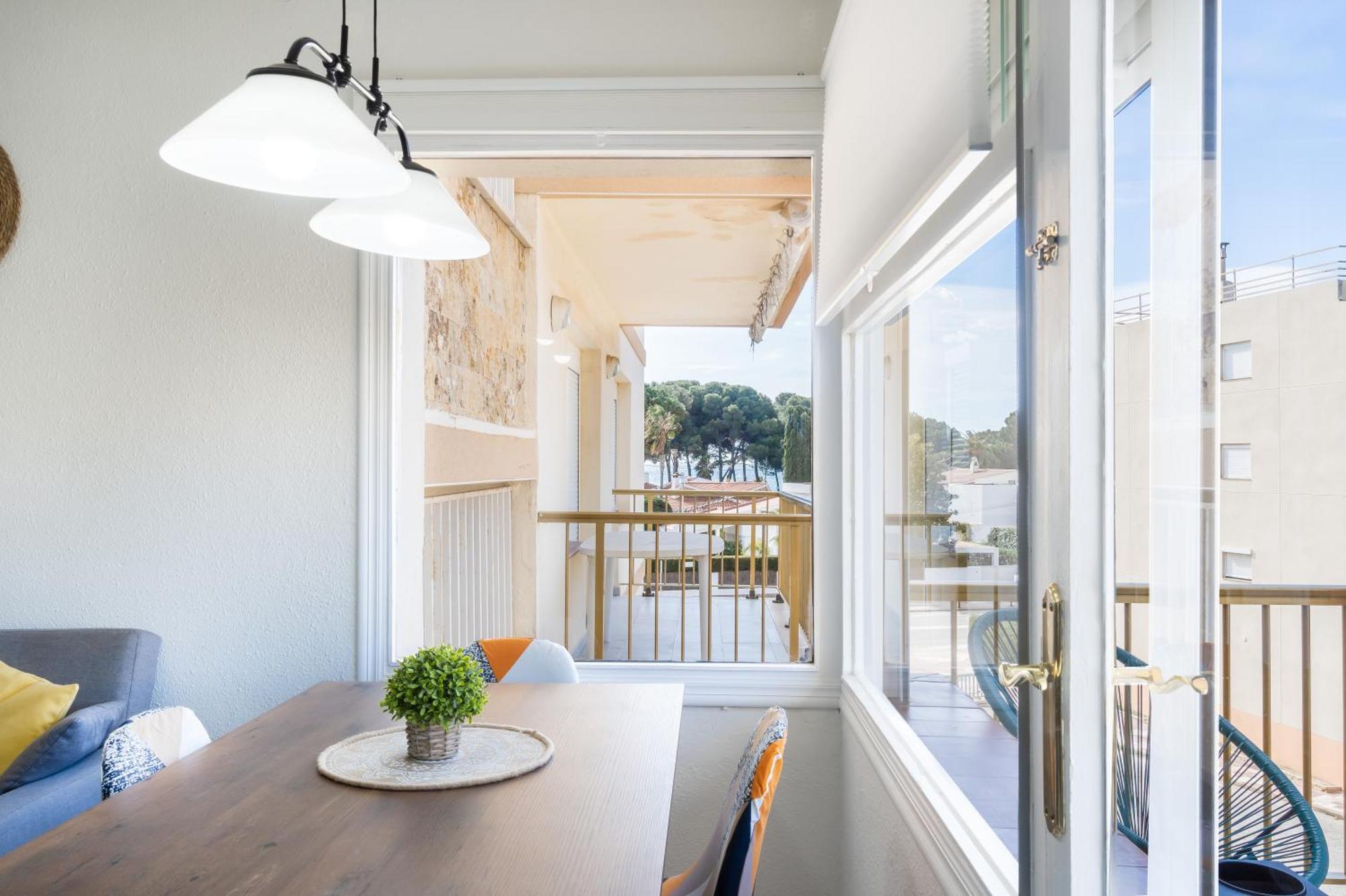 Coastal Paradise & Cozy Home With A 100M From The Beach! กัมบริลส์ ภายนอก รูปภาพ