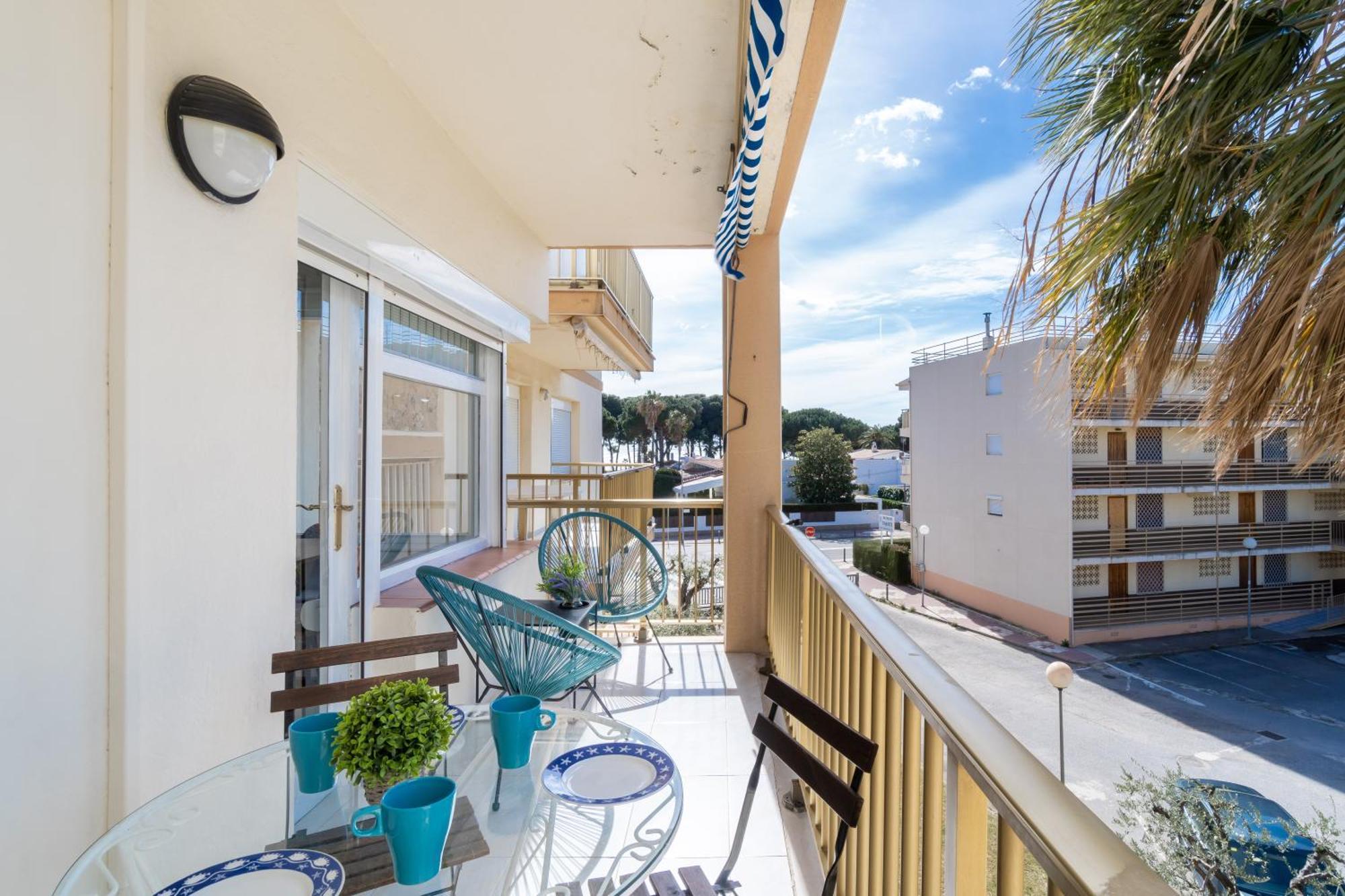 Coastal Paradise & Cozy Home With A 100M From The Beach! กัมบริลส์ ภายนอก รูปภาพ