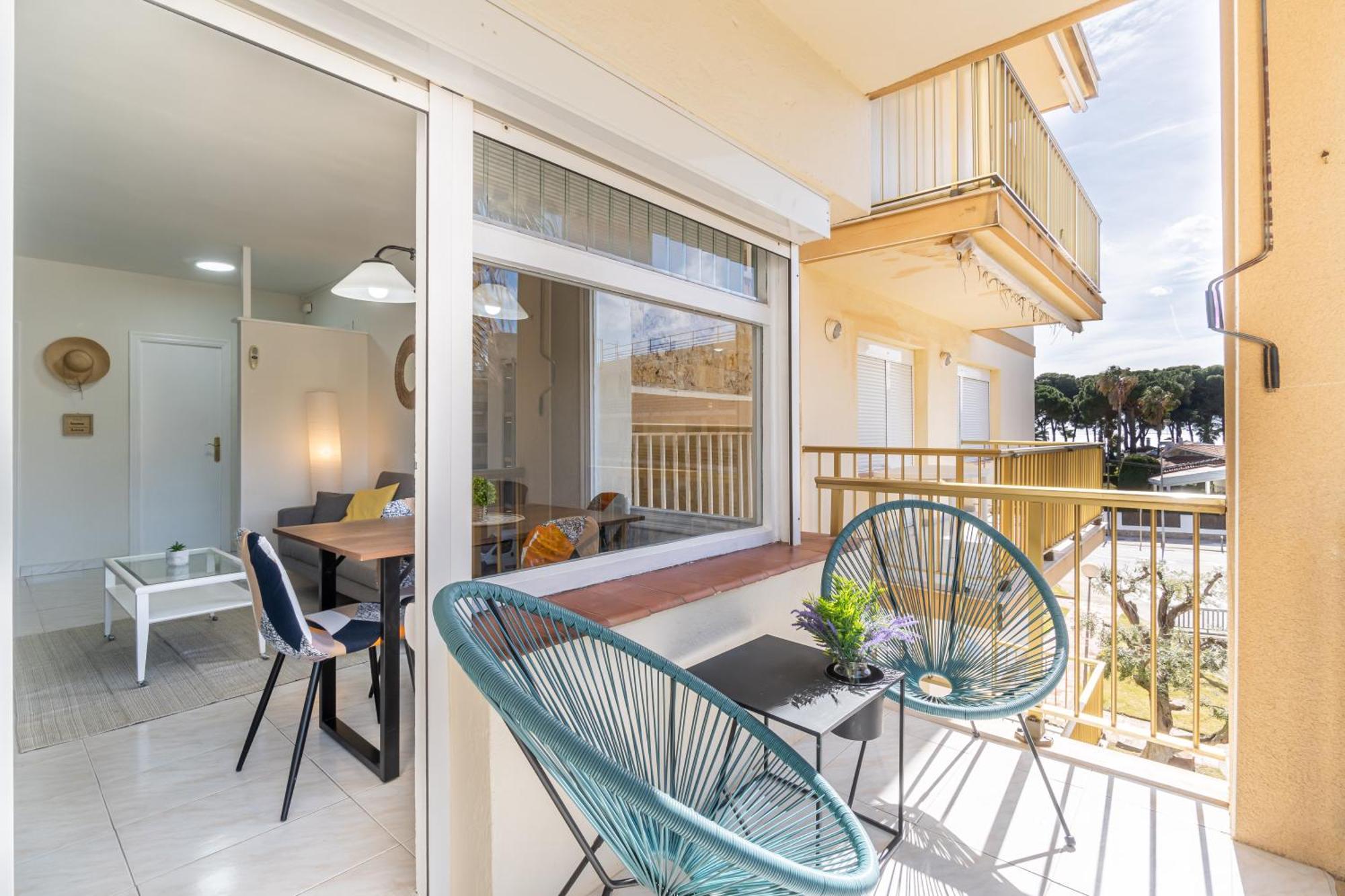 Coastal Paradise & Cozy Home With A 100M From The Beach! กัมบริลส์ ภายนอก รูปภาพ